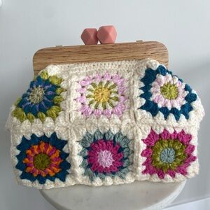 Crochet Floral Clutch with Wooden Handle